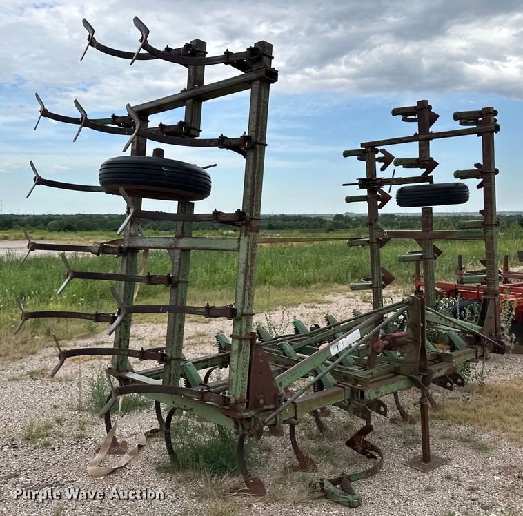 image for item OM9550 John Deere field cultivator