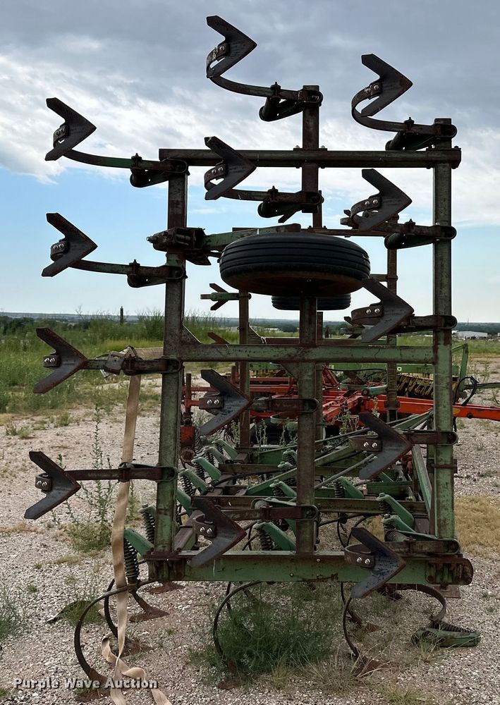 image for item OM9550 John Deere field cultivator
