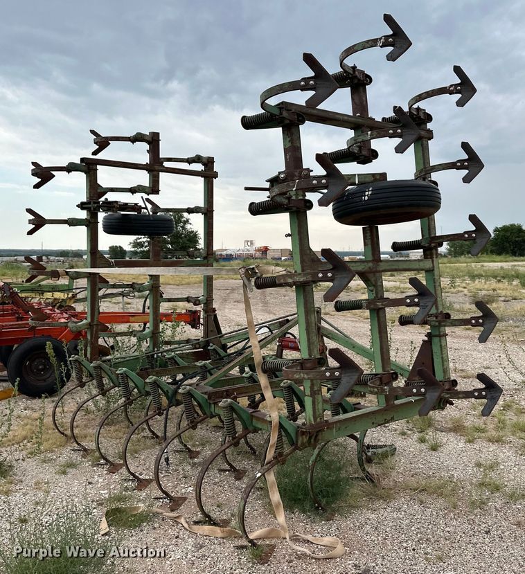 image for item OM9550 John Deere field cultivator