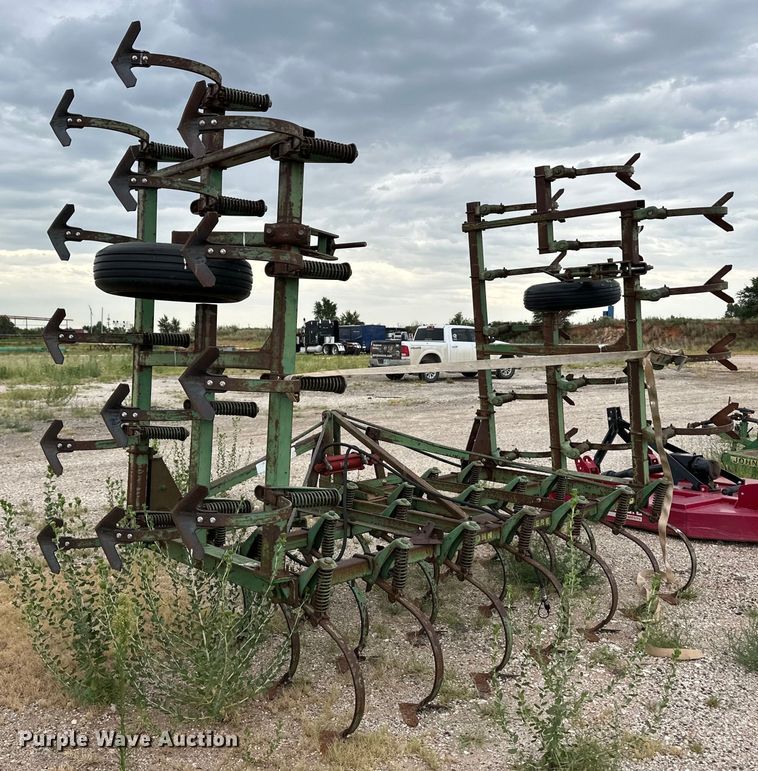 image for item OM9550 John Deere field cultivator