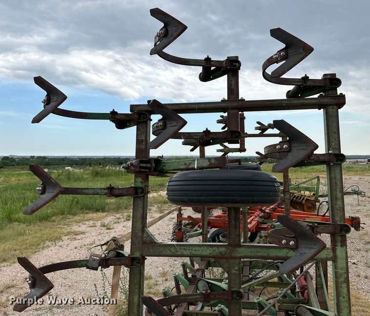 image for item OM9550 John Deere field cultivator