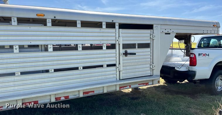 image for item OM9558 1988 Feather Lite GN 722 LP livestock trailer