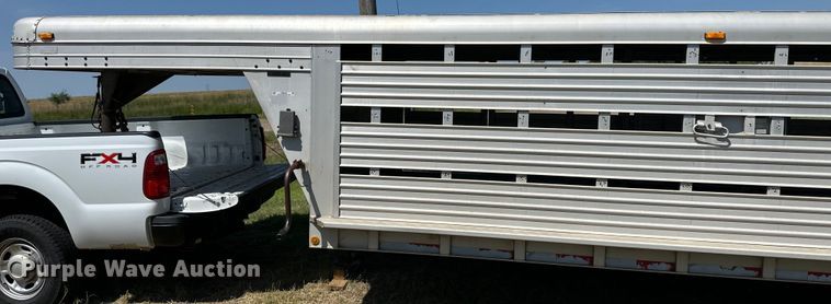 image for item OM9558 1988 Feather Lite GN 722 LP livestock trailer