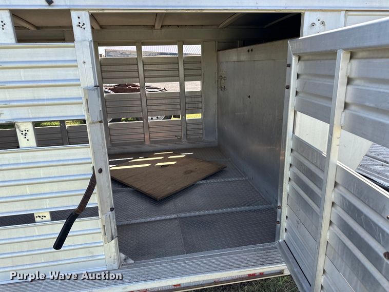 image for item OM9558 1988 Feather Lite GN 722 LP livestock trailer