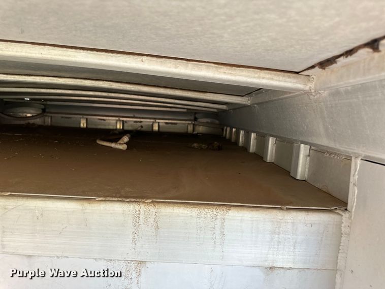 image for item OM9558 1988 Feather Lite GN 722 LP livestock trailer