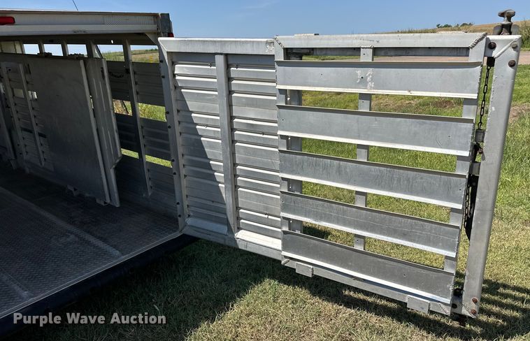 image for item OM9558 1988 Feather Lite GN 722 LP livestock trailer