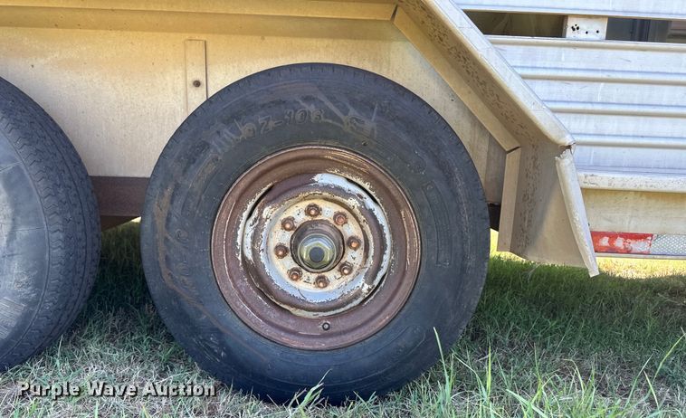 image for item OM9558 1988 Feather Lite GN 722 LP livestock trailer