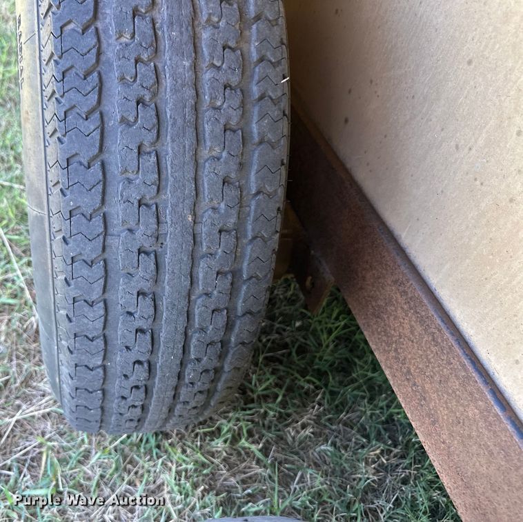 image for item OM9558 1988 Feather Lite GN 722 LP livestock trailer