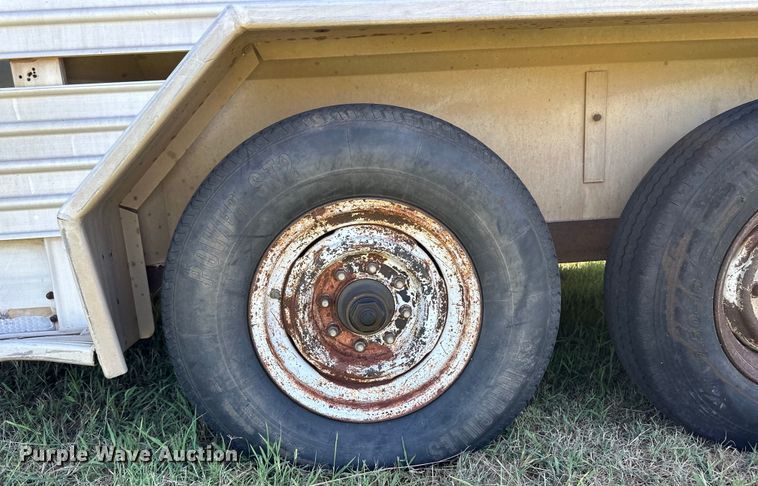 image for item OM9558 1988 Feather Lite GN 722 LP livestock trailer