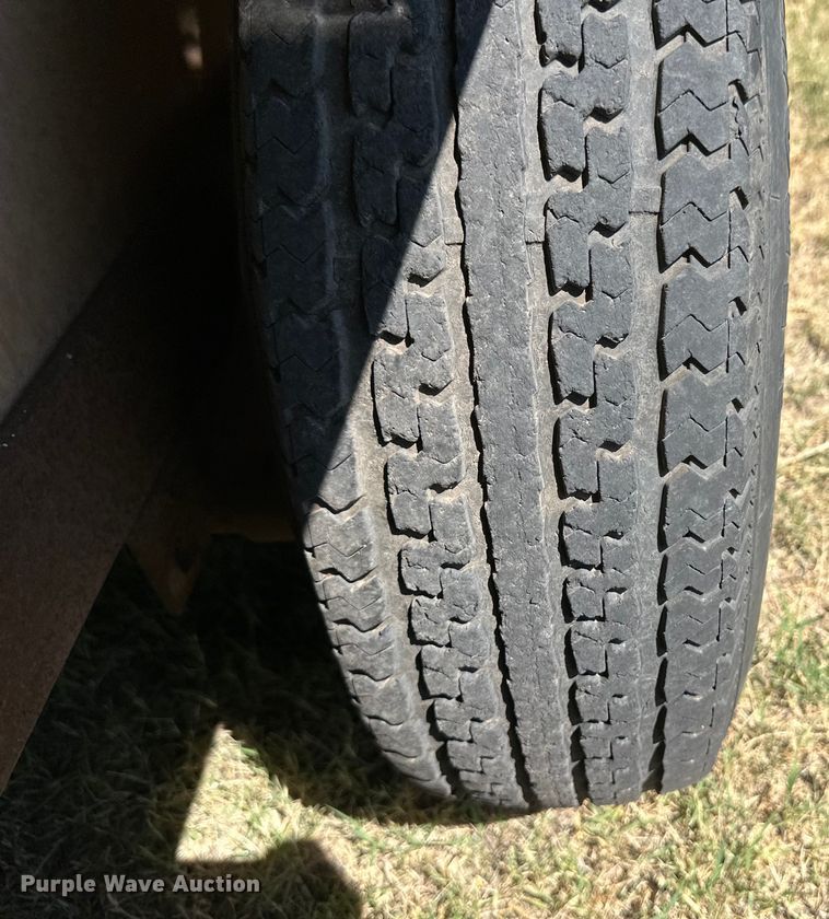 image for item OM9558 1988 Feather Lite GN 722 LP livestock trailer