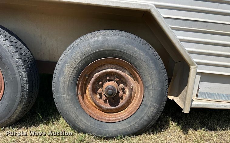 image for item OM9558 1988 Feather Lite GN 722 LP livestock trailer