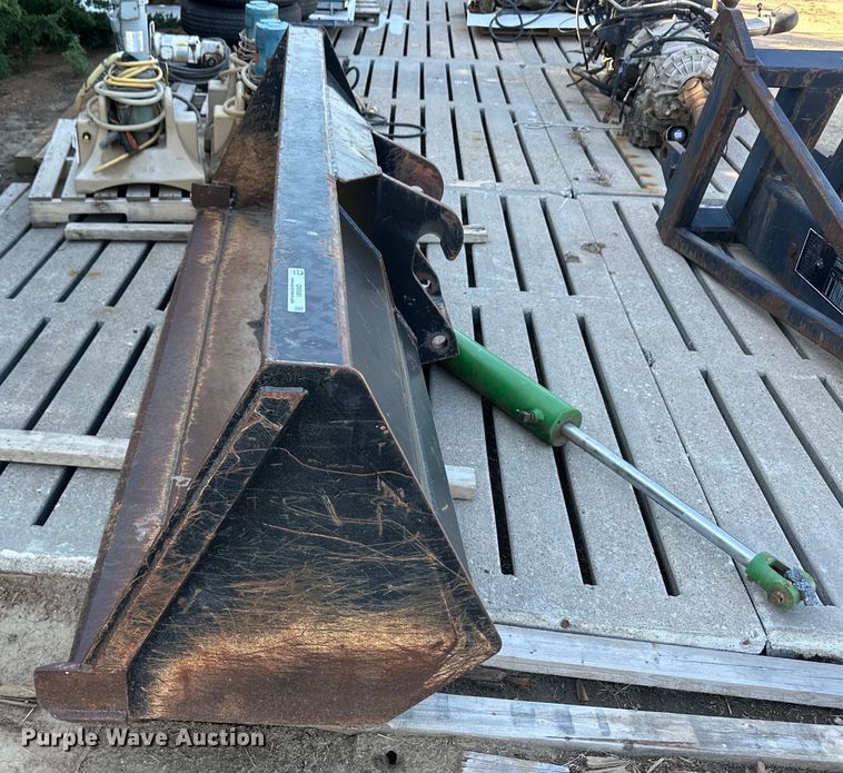 image for item OM9591 Lull Skytrak 7110744 telehandler bucket