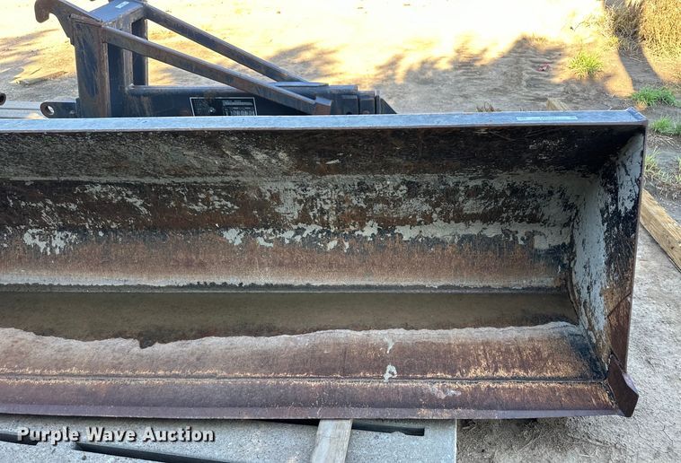 image for item OM9591 Lull Skytrak 7110744 telehandler bucket