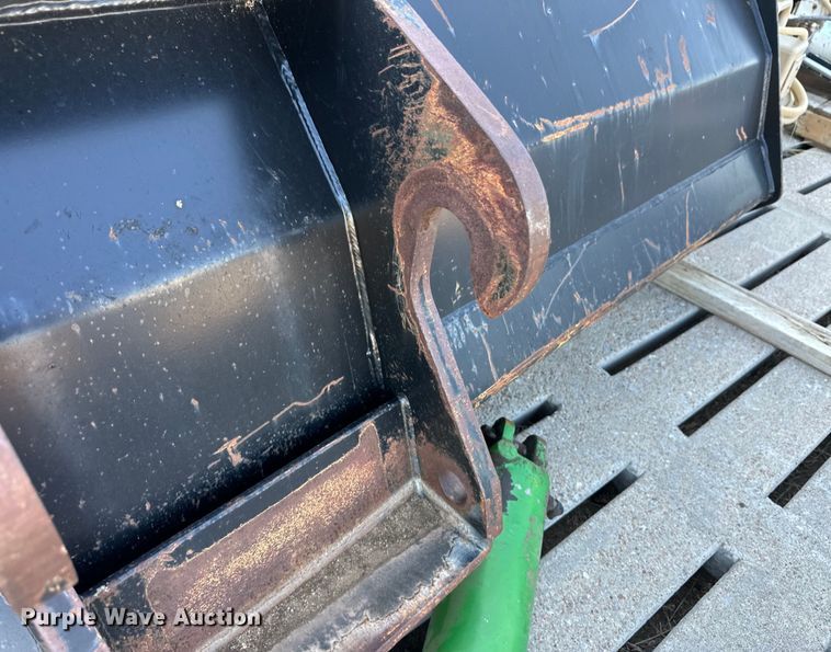 image for item OM9591 Lull Skytrak 7110744 telehandler bucket