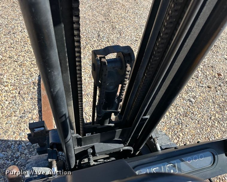 image for item OM9598 Yale GC040AENUAE083 forklift