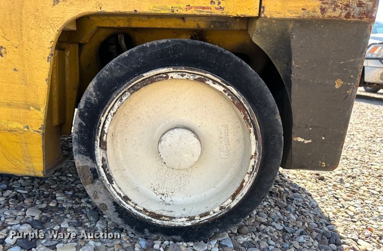 image for item OM9598 Yale GC040AENUAE083 forklift