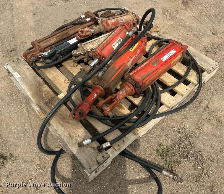 image for item OM9625 (7) hydraulic cylinders