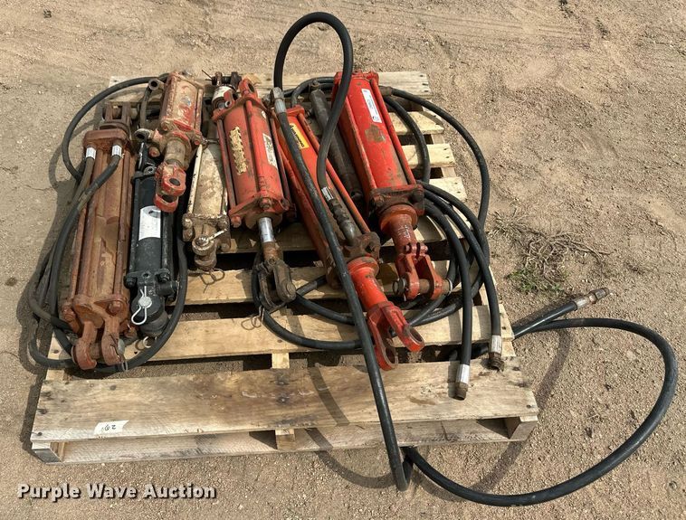 image for item OM9625 (7) hydraulic cylinders