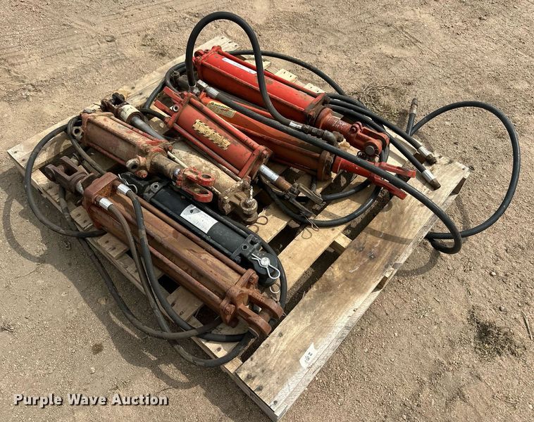 image for item OM9625 (7) hydraulic cylinders