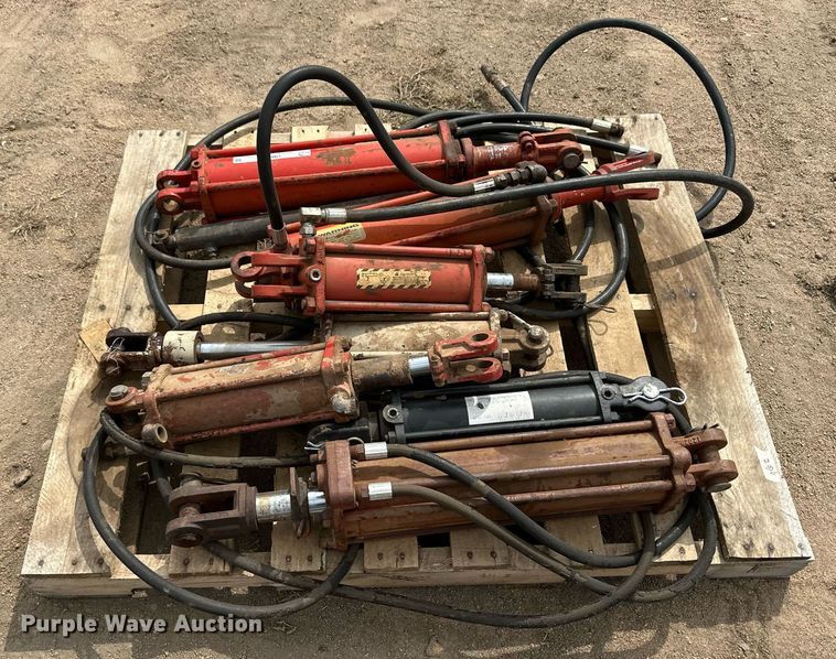 image for item OM9625 (7) hydraulic cylinders