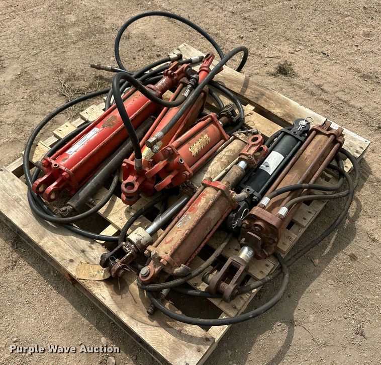 image for item OM9625 (7) hydraulic cylinders