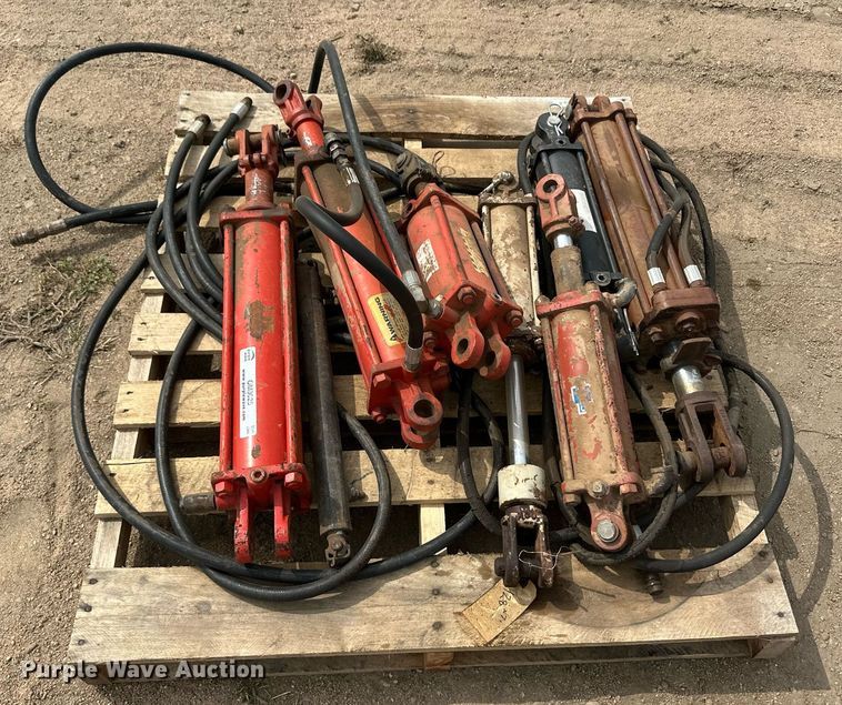 image for item OM9625 (7) hydraulic cylinders