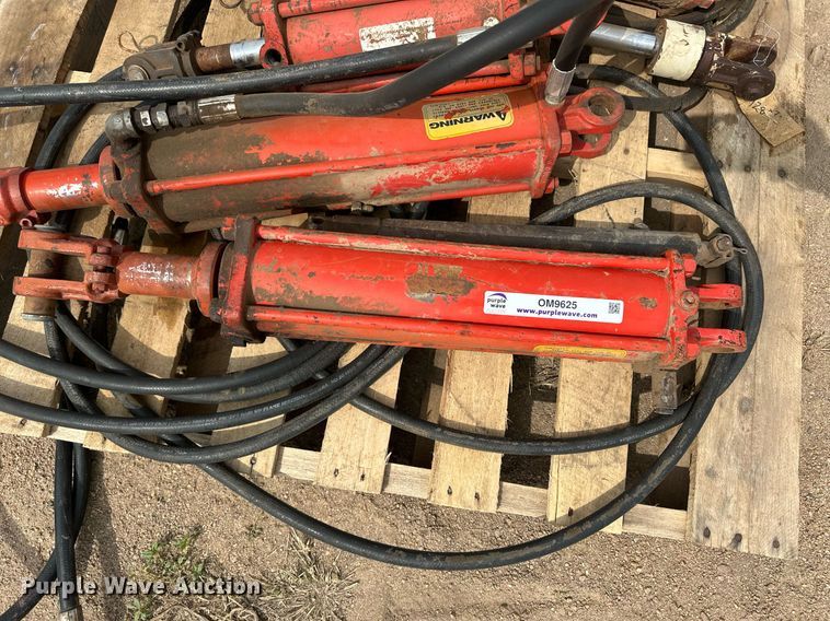 image for item OM9625 (7) hydraulic cylinders
