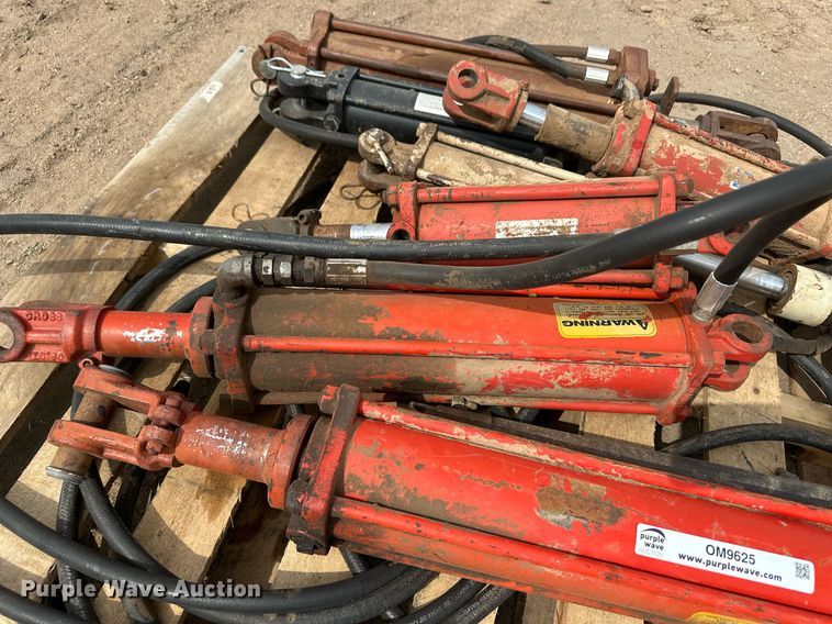 image for item OM9625 (7) hydraulic cylinders