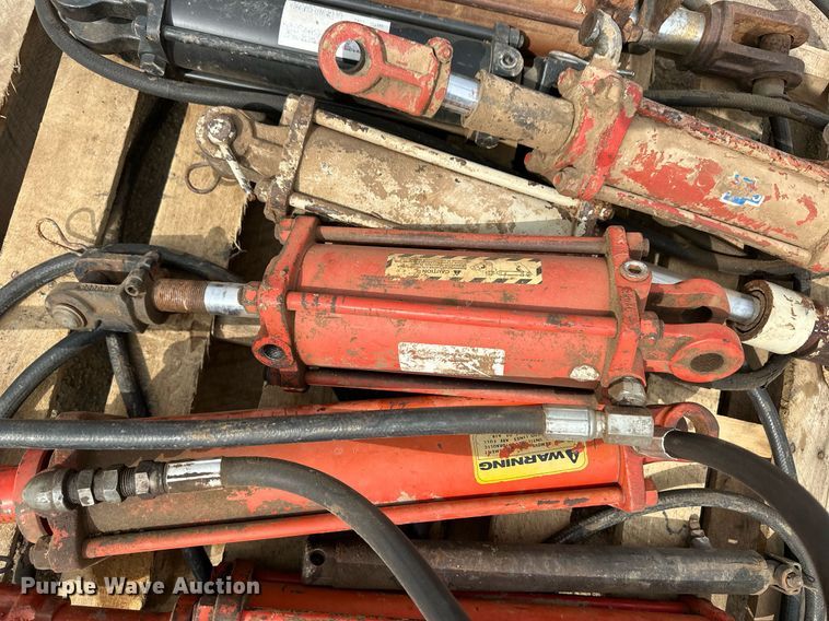 image for item OM9625 (7) hydraulic cylinders