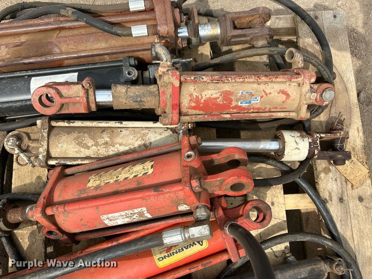 image for item OM9625 (7) hydraulic cylinders