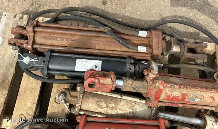 image for item OM9625 (7) hydraulic cylinders