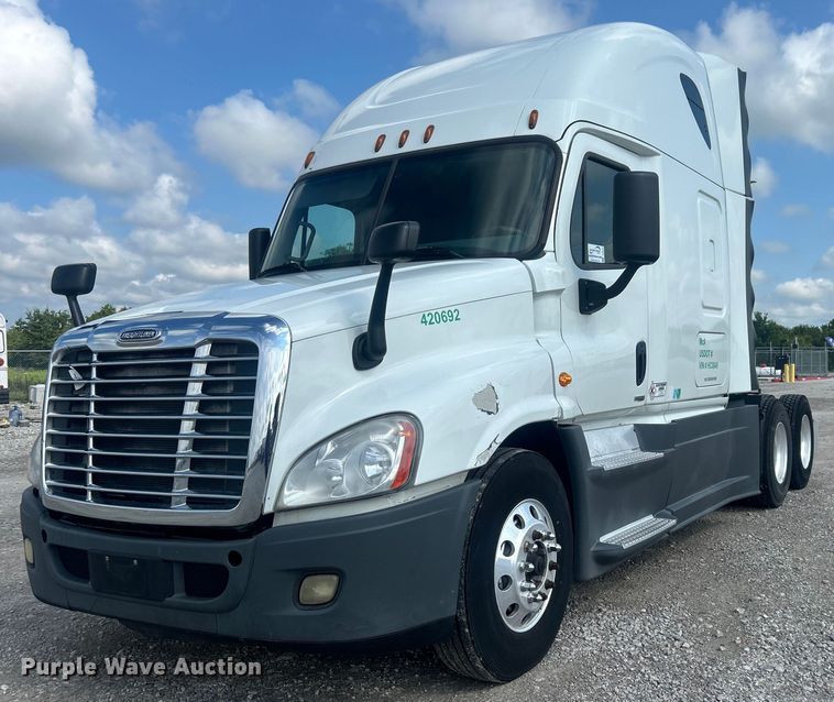 image for item DJ6378 2016 Freightliner Cascadia semi truck