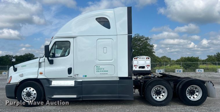 image for item DJ6378 2016 Freightliner Cascadia semi truck