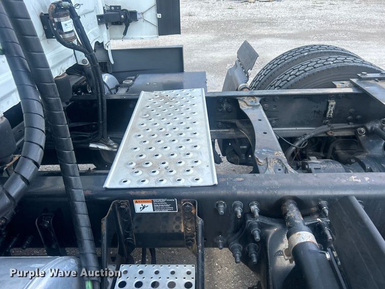 image for item DJ6378 2016 Freightliner Cascadia semi truck