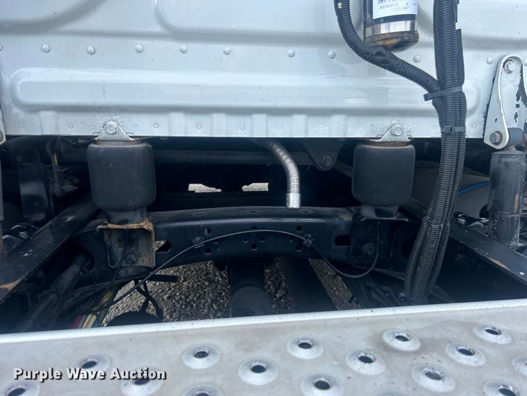 image for item DJ6378 2016 Freightliner Cascadia semi truck