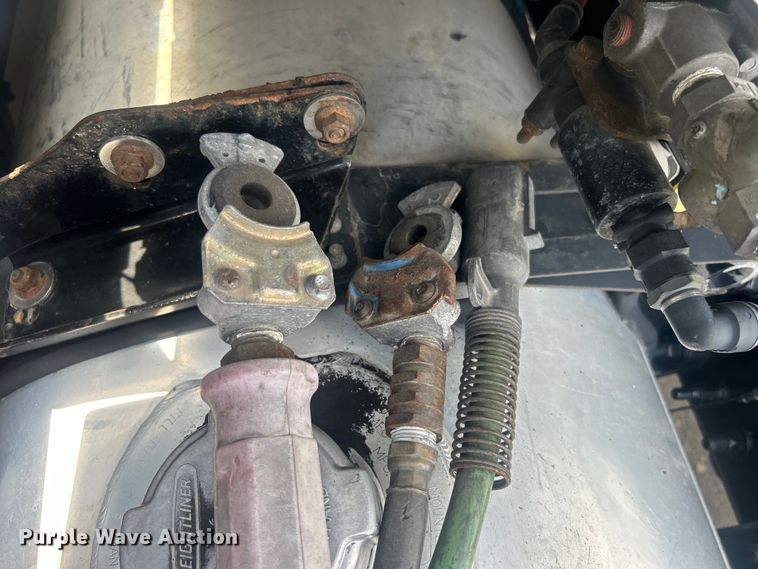 image for item DJ6378 2016 Freightliner Cascadia semi truck