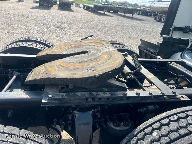 image for item DJ6378 2016 Freightliner Cascadia semi truck