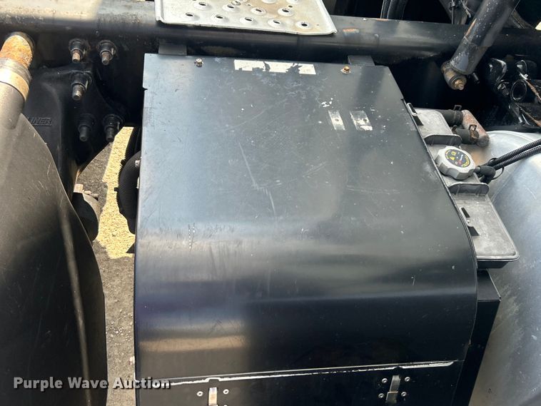 image for item DJ6378 2016 Freightliner Cascadia semi truck