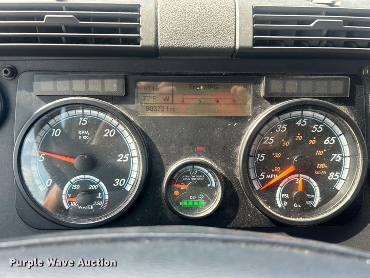 image for item DJ6378 2016 Freightliner Cascadia semi truck