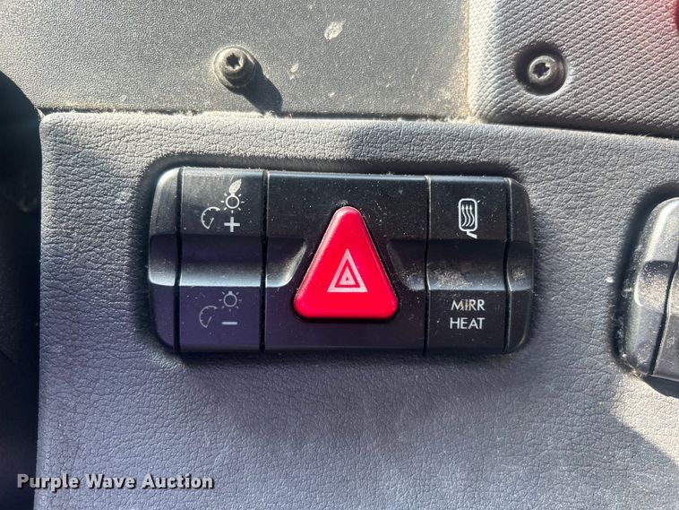 image for item DJ6378 2016 Freightliner Cascadia semi truck