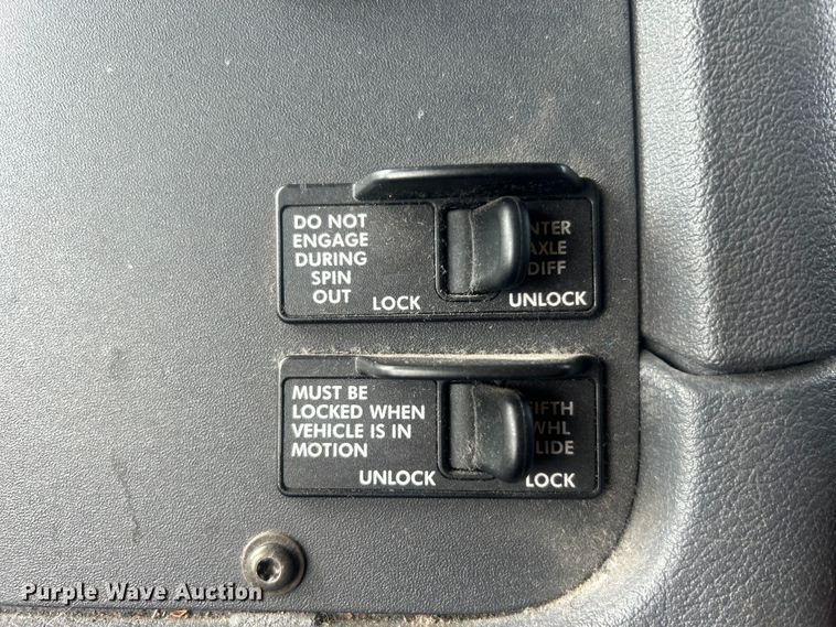 image for item DJ6378 2016 Freightliner Cascadia semi truck