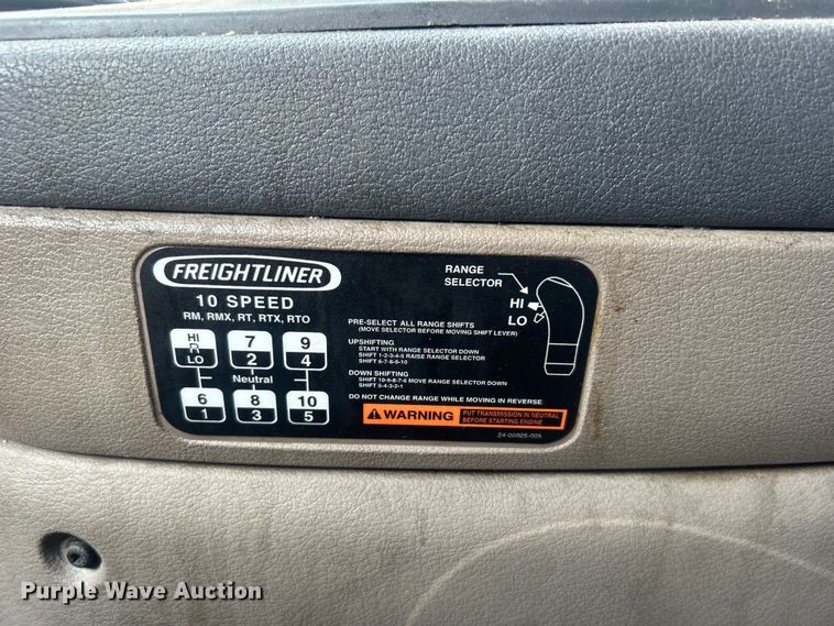 image for item DJ6378 2016 Freightliner Cascadia semi truck