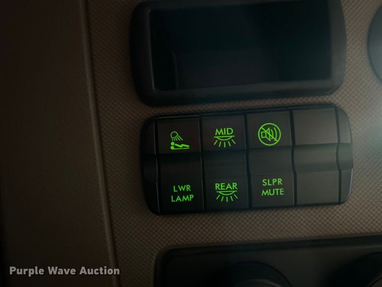 image for item DJ6378 2016 Freightliner Cascadia semi truck