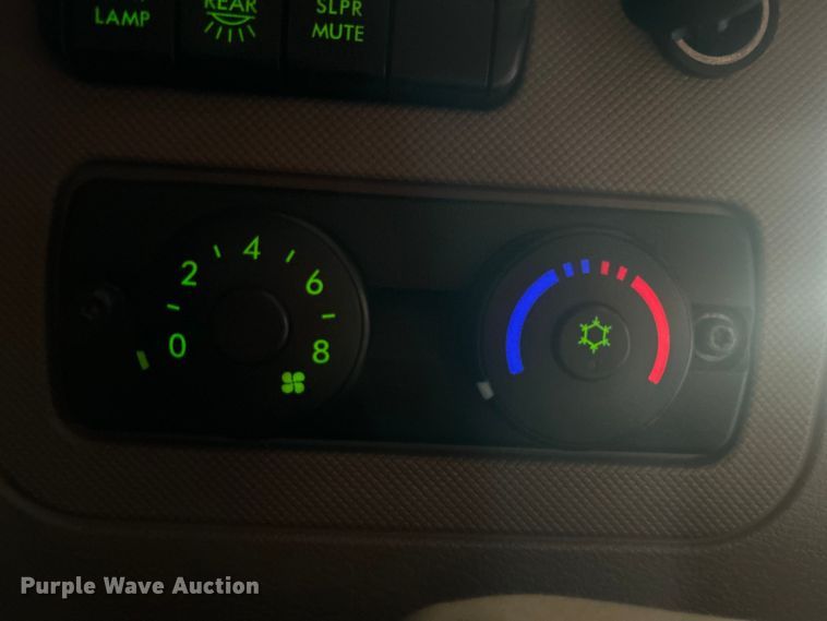 image for item DJ6378 2016 Freightliner Cascadia semi truck