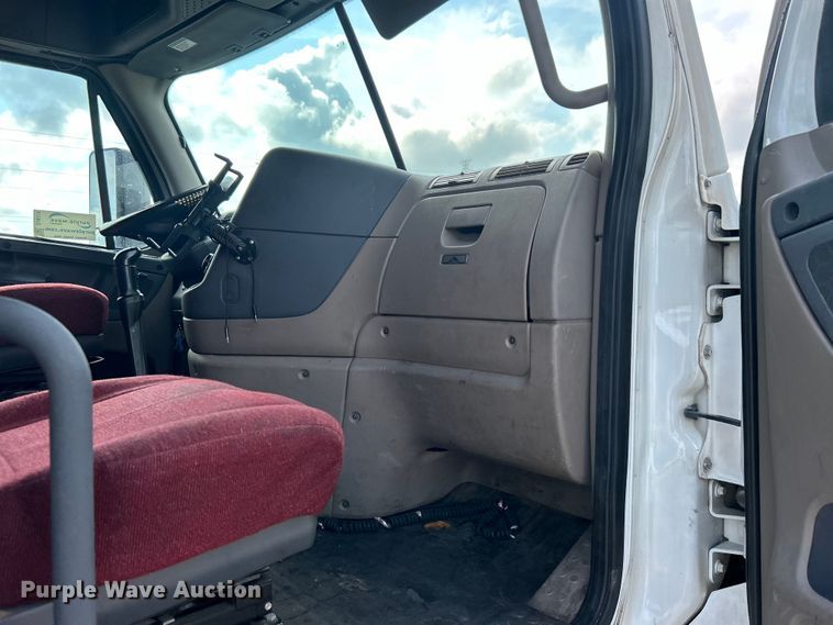 image for item DJ6378 2016 Freightliner Cascadia semi truck