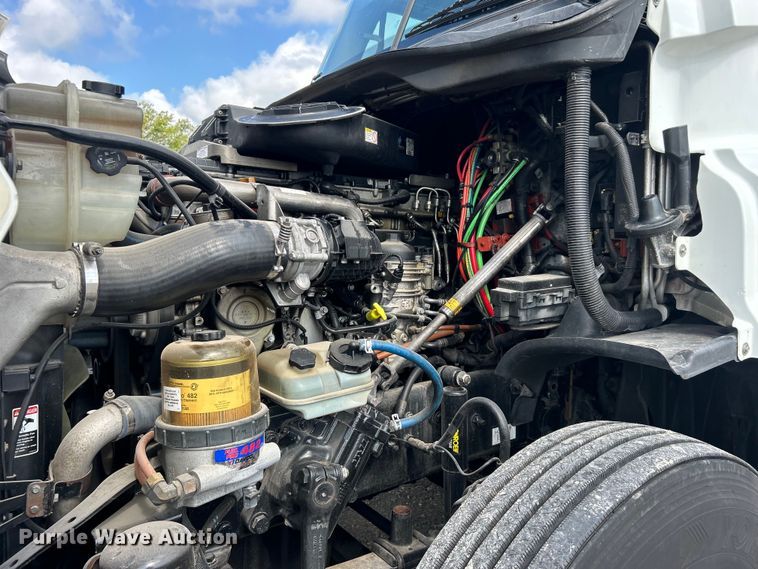 image for item DJ6378 2016 Freightliner Cascadia semi truck