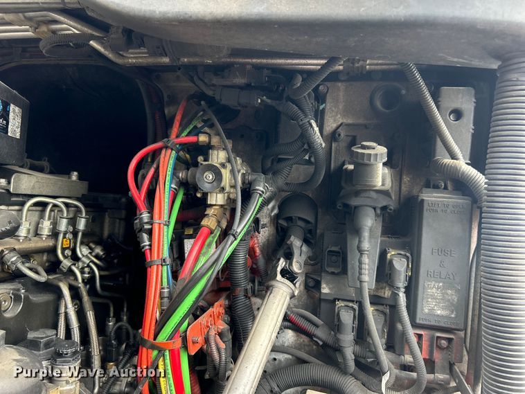 image for item DJ6378 2016 Freightliner Cascadia semi truck