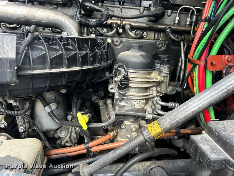 image for item DJ6378 2016 Freightliner Cascadia semi truck