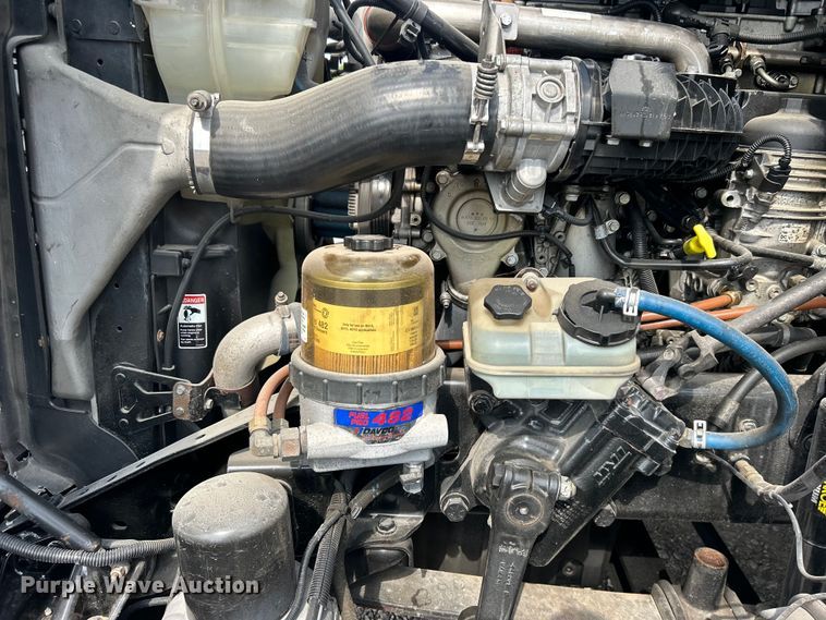 image for item DJ6378 2016 Freightliner Cascadia semi truck