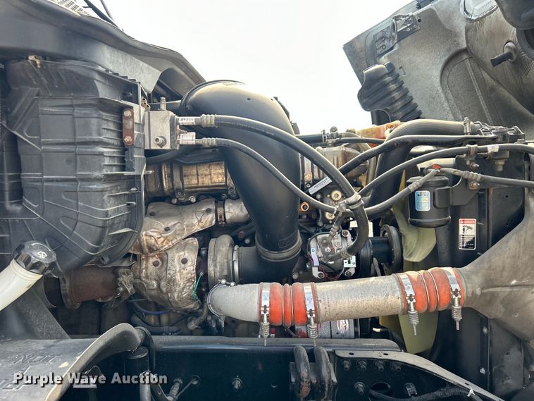 image for item DJ6378 2016 Freightliner Cascadia semi truck